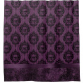 Lila gotischer Chic | Eggplant und Schwarze Schäde Duschvorhang (Vorderseite)