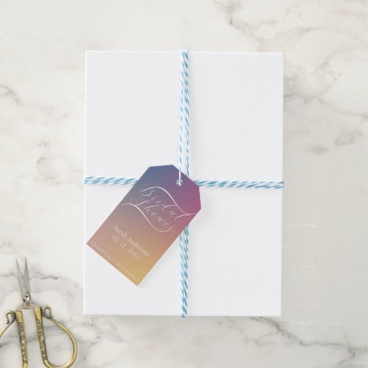 Lila Gradient Classy Modernes Script Brautparty Geschenkanhänger (Mit Garn)