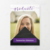 Lila Graduiertenskript Modernes Drei Foto Dreifach Gefaltete Einladung (Cover)