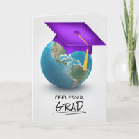 lila Graduierungskappe auf den Globus
