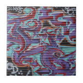 Lila Graffiti auf dem Verschluss Fliese (Vorderseite)