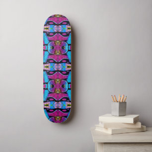 Lila Graffiti-Skateboard. Skateboard