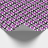 Lila, grau, schwarz und weiß Kariert Geschenkpapier (Ecke)