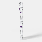 lila graue Fußbälle Muster mit Monogramm Case-Mate iPhone Hülle (Rückseite / Links)