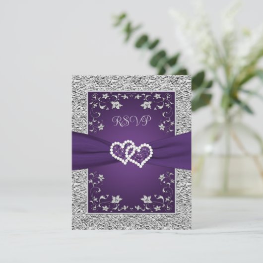 Lila, graue Liebe Hearts Wedding RSVP Card (Stehend Vorderseite)