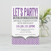 Lila Graue, moderne Herringbone - Geburtstagsfeier Einladung (Stehend Vorderseite)