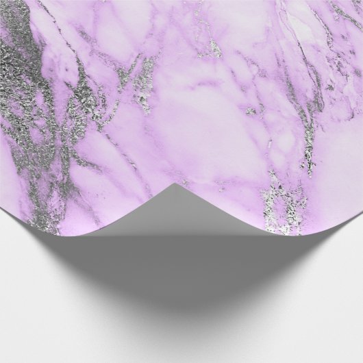 Lila Graue silberweiße Marmorplatte Shiny Glam Geschenkpapier (Ecke)