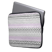 Lila graues geometrisches Aztekastenmuster Laptopschutzhülle (Vorderseite Links)