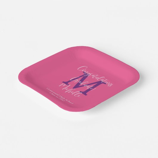 Lila Gray White Mit Monogramm Graduation Party Pappteller (Gewinkelt)