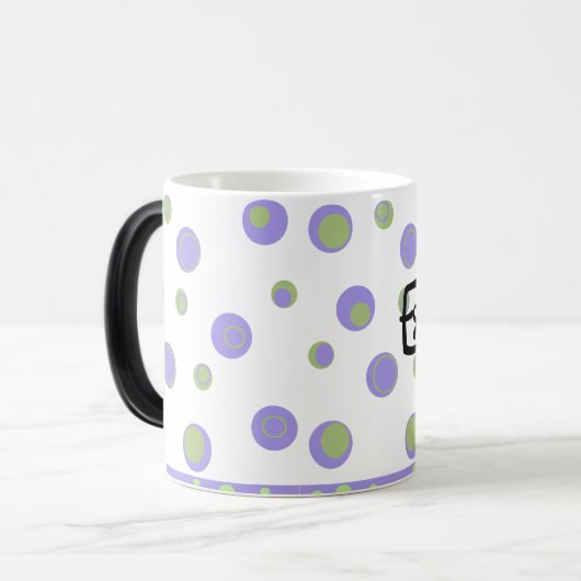 Lila Green Polka Dots Mit Monogramm Verwandlungstasse (Vorderseite Links)