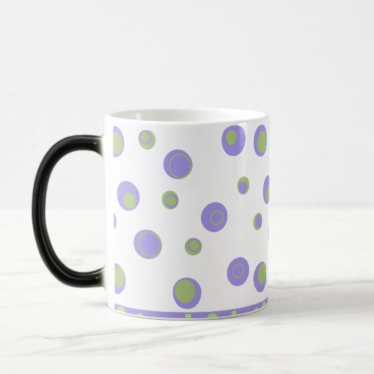 Lila Green Polka Dots Mit Monogramm Verwandlungstasse (Links)