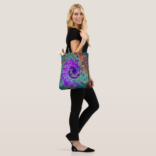 Lila Groovy Abstrakt Retro Liquid Swirl Tasche (Am Model)