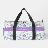 Lila Grüne Aquarell-Wildblumen-Monogramm Duffle Bag (Rückseite)