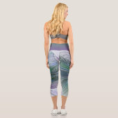 Lila grüne Blume Moderne Abstrakte Kunst Fraktal Capri Leggings (Rückseite)