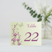 Lila, grüne Tischnummer-Karte für Blumenschmetterl Postkarte (Stehend Vorderseite)