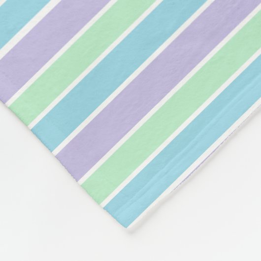 Lila grüne und blaue Pastellstreifen Fleecedecke (Ecke)