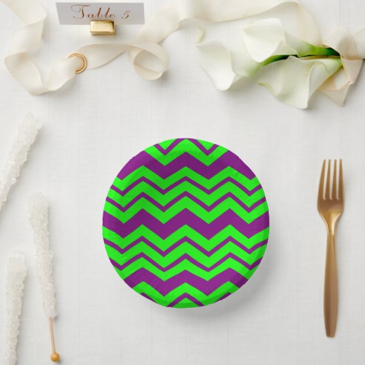 Lila Grüner Chevron-Zickzack-Design Pappteller (Hochzeit)
