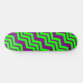 Lila Grüner Chevron-Zickzack-Design  Skateboard (Horizontal)