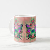 Lila grüner Schmetterling in Pink Kaffeetasse (Vorderseite Links)