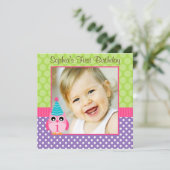 Lila grünes Eulen-Polka-Punkt-1. Einladung (Stehend Vorderseite)