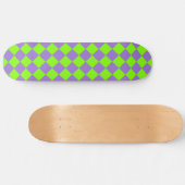Lila grünes Schachbrett Diamantmuster Skateboard (Horizontal)