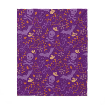 Lila Halloween-Totenkopf und Kreuzknochen