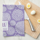 Lila handgezeichnet Blume Monogramm Geschirrtuch (Viertel Falte)