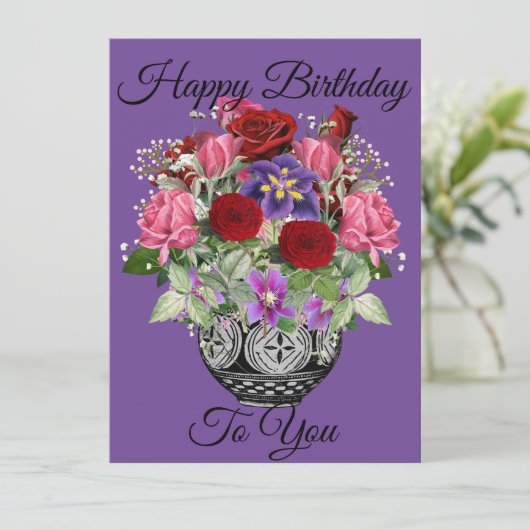 Lila Happy Birthday Floral Bouquet mit Rose Karte (Stehend Vorderseite)