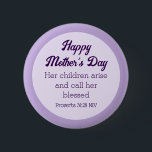 Lila Happy Mother's Day Bible Verse Einfach Button<br><div class="desc">Dieser schöne Knopf zeigt einen wunderschönen Bibelvers zum Muttertag.</div>