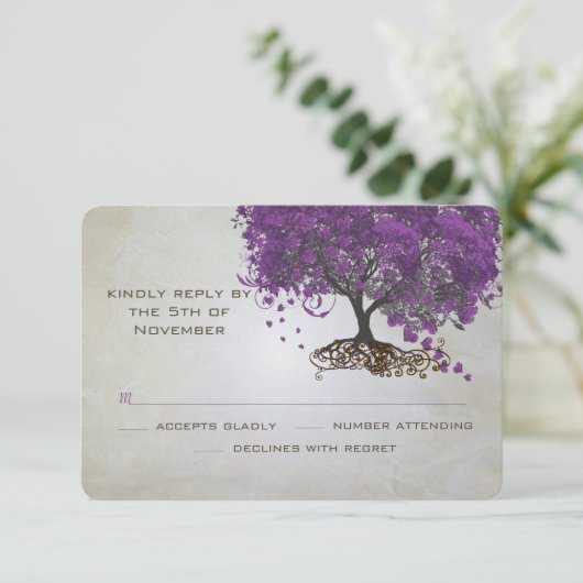 Lila Herz Leaf Tree Wedding RSVP (Stehend Vorderseite)