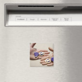 Lila Herzempfänger zeigen ihre Medaillen an Magnet (In Situ (Geschirrspüler))