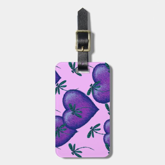 Lila Herzen und Libellen Gepäckanhänger (Vorderseite vertikal)