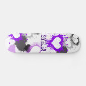 lila Herzgraffiti grunge individuelle Name Girl Skateboard (Horizontal)