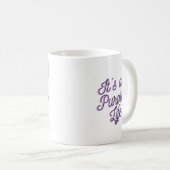 Lila Hexe trinkt eine Tasse Kaffee (VorderseiteRechts)