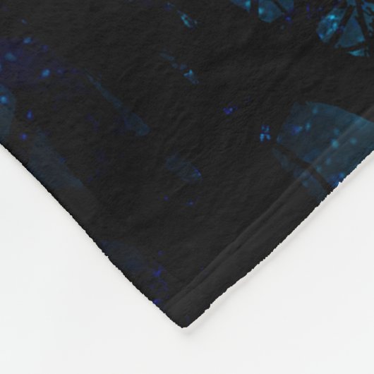 Lila Himmel im Zauberwald Fleecedecke (Ecke)