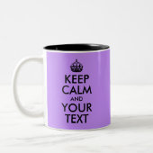 Lila Hintergrund Behalte Ruhe und Text Zweifarbige Tasse (Links)