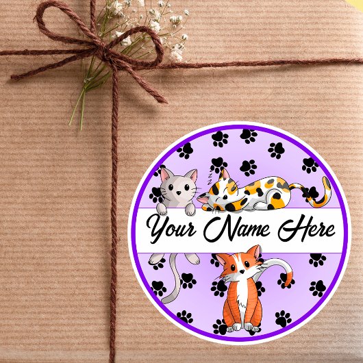 Lila Hintergrund mit Niedlichen Kätzchen Klassisch Runder Aufkleber