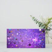 Lila Hintergrund mit Sternen Save The Date (Stehend Vorderseite)
