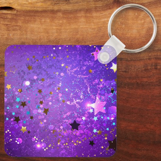 Lila Hintergrund mit Sternen Schlüsselanhänger (Rückseite)