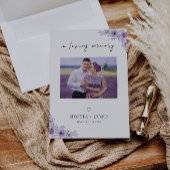 Lila Hochzeit im Zeichen des Fotos "Love Memory", Einladung