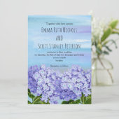 Lila Hochzeit mit blauen Hydrangeas Aquarellfarben Einladung (Stehend Vorderseite)