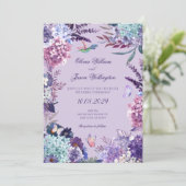 Lila Hochzeit mit Blumenmuster Einladung (Stehend Vorderseite)