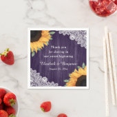 Lila Hochzeit mit rustikalem Holz Serviette (Beispiel)