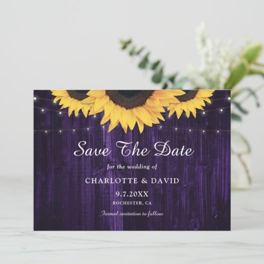 Lila Hochzeit mit rustikalen Holzstrohleuchten Save The Date (Stehend Vorderseite)