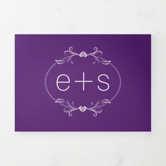 Lila Hochzeit mit weißem Rahmen und Initialen Dreifach Gefaltete Einladung (Cover)