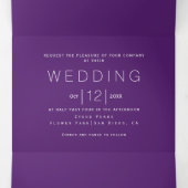 Lila Hochzeit mit weißem Rahmen und Initialen Dreifach Gefaltete Einladung (Innenseite Mitte)