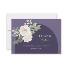 Lila Hochzeit mit weißer Blüte