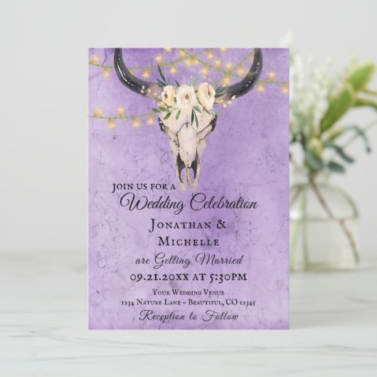 Lila Hochzeit von Boho Floral Skull und String Lig Einladung (Stehend Vorderseite)