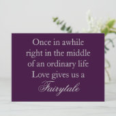 Lila Hochzeits-Einladungen mit Liebe-Zitat Einladung (Stehend Vorderseite)