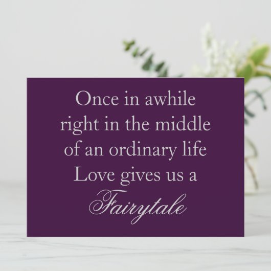 Lila Hochzeits-Einladungen mit Liebe-Zitat Einladung (Stehend Vorderseite)